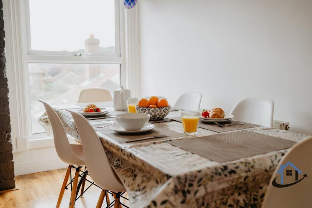 Indigo Snug - Gorgeous 2 Bed Flat In The Heart Of Cromer Extérieur photo